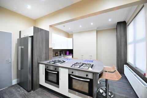 6 bedroom house share to rent, St Michaels Terrace, Headingley, Leeds LS6 3BQ