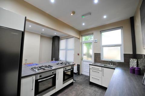 6 bedroom house share to rent, St Michaels Terrace, Headingley, Leeds LS6 3BQ