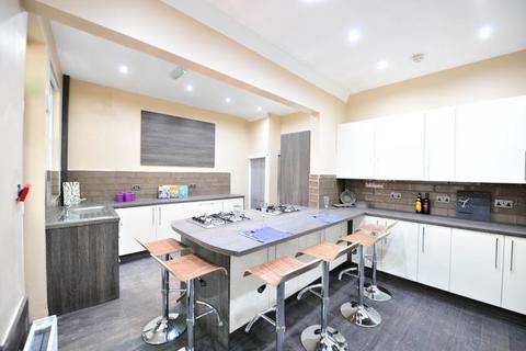 6 bedroom terraced house to rent, St Michaels Terrace, Headingley, Leeds LS6 3BQ