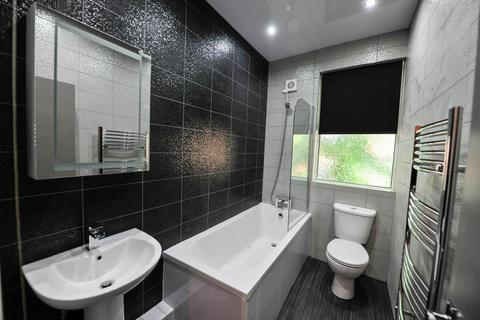 6 bedroom terraced house to rent, St Michaels Terrace, Headingley, Leeds LS6 3BQ