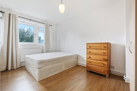 3 bedroom apartment to rent, Portelet Road, London, E1