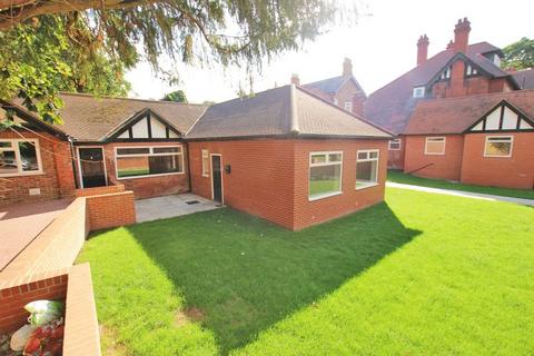 2 bedroom bungalow to rent - THE LODGE, ABBEY ROAD, GRIMSBY