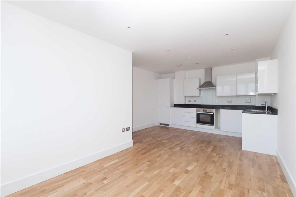 Burlington House, Waltham Cross, Herts 2 bed flat £1,050 pcm (£242 pw)
