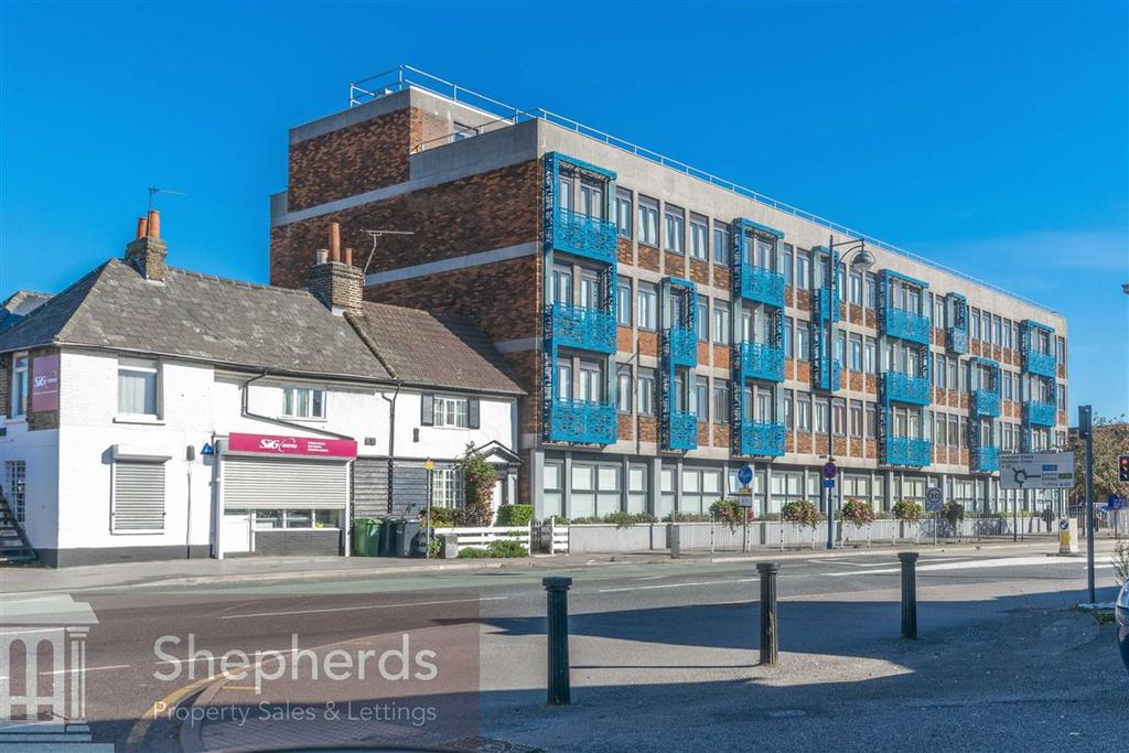 Burlington House, Waltham Cross, Herts 2 bed flat £1,050 pcm (£242 pw)