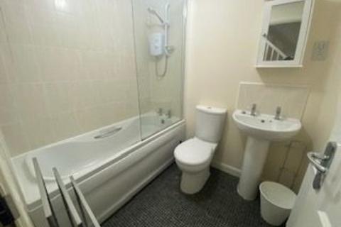 1 bedroom in a house share to rent - Room 4, Poppleton Close