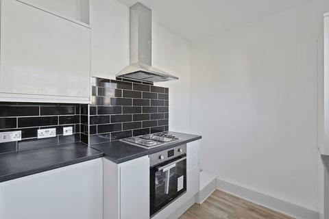 3 bedroom maisonette to rent, Burbage Close, Bermondsey