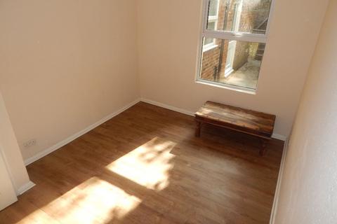 1 bedroom flat to rent, Bournemouth Road