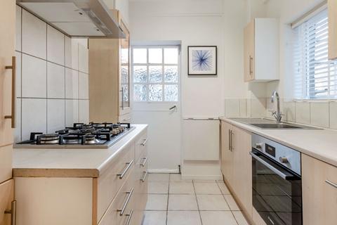 2 bedroom flat to rent, Fulham Road, Chelsea, London SW3