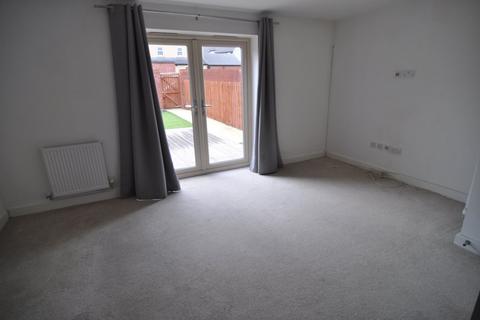 3 bedroom townhouse to rent, Barnsley Road, Wombwell