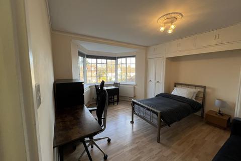 Studio to rent, The Pantiles,  Golders Green,  NW11