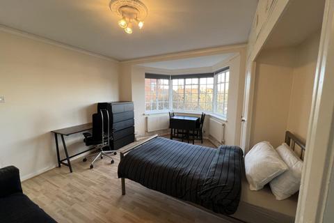 Studio to rent, The Pantiles,  Golders Green,  NW11