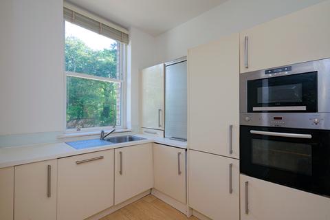 2 bedroom apartment to rent, 23 carnatic road , Mossley  hill , liverpool  L18