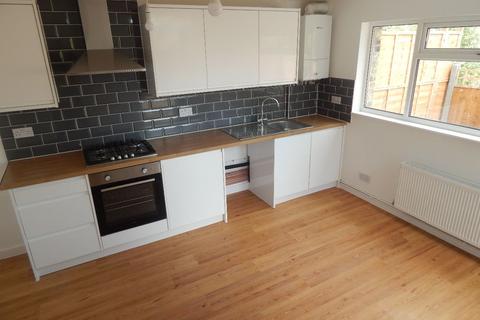 2 bedroom flat to rent, Priory Hill