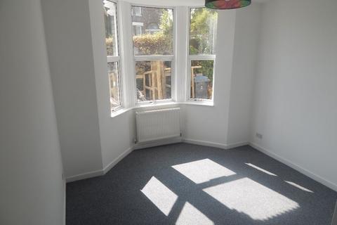 2 bedroom flat to rent, Priory Hill