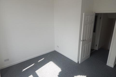 2 bedroom flat to rent, Priory Hill