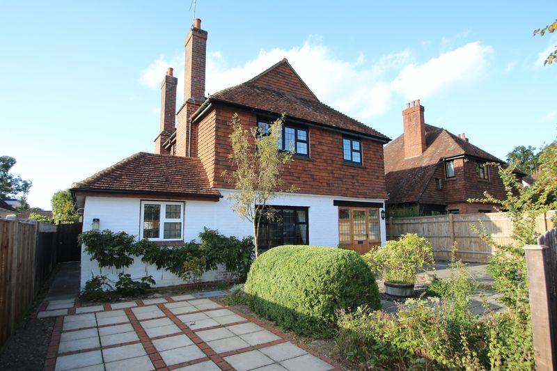 Bridge Road, Cranleigh 3 bed detached house £675,000