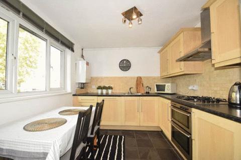 2 bedroom apartment to rent, Tintern Close, London SW19