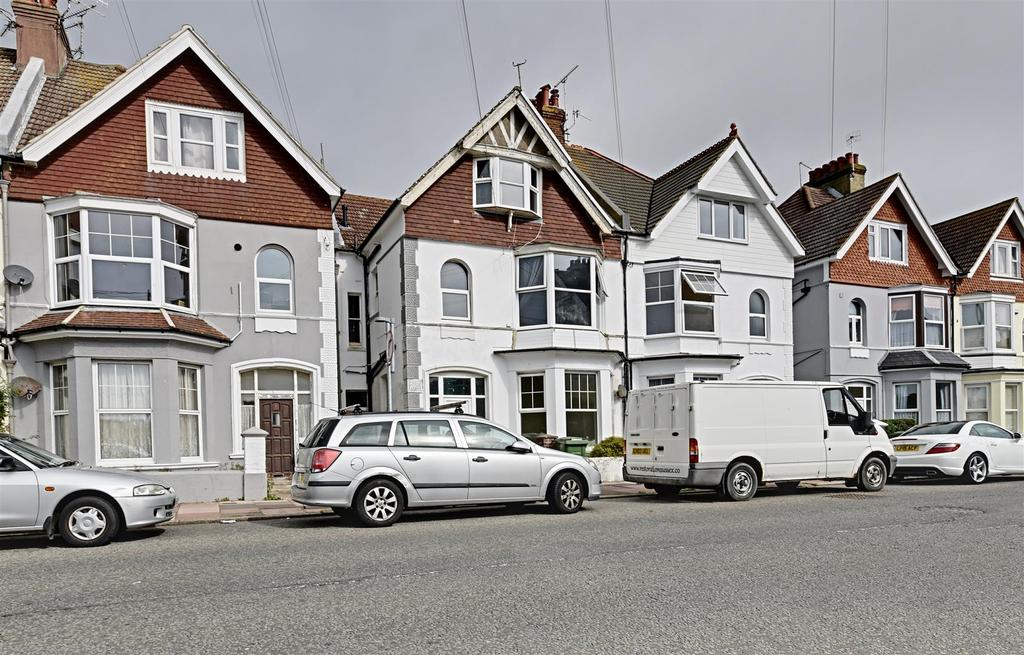 Wickham Avenue, BexhillOnSea 2 bed apartment £139,000