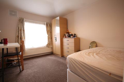 2 bedroom flat to rent, Miranda Road, Archway, N19