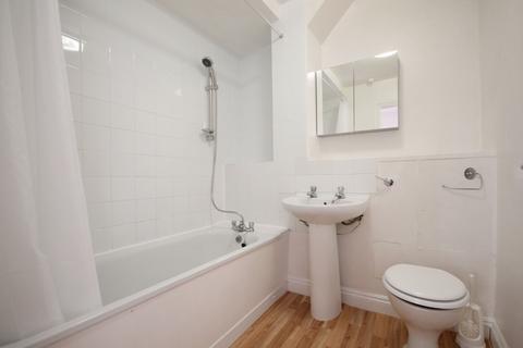 2 bedroom flat to rent, Miranda Road, Archway, N19