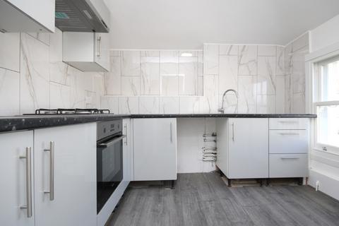 2 bedroom flat to rent, Miranda Road, Archway, N19