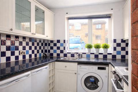 2 bedroom terraced house to rent, Chaucer Close, Blacon