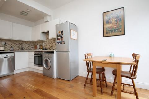 2 bedroom flat to rent, Rathcoole Gardens, Crouch End, N8