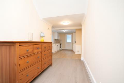 1 bedroom flat to rent, Huddleston Road, Tufnell Park, N7