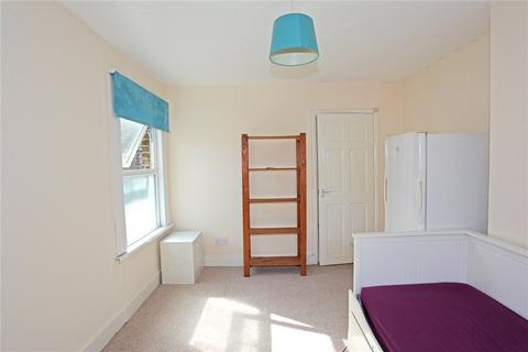 Studio to rent, Hoe Street, London, E17