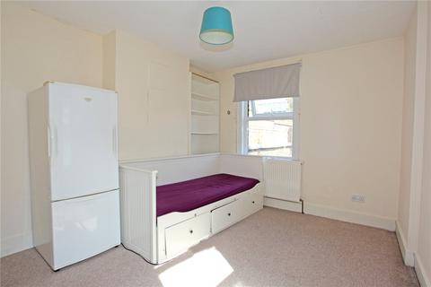 Studio to rent, Hoe Street, London, E17