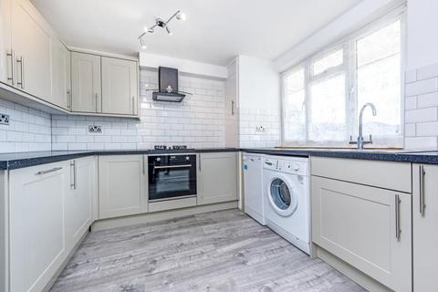 3 bedroom flat to rent, Gloucester Road, KT1