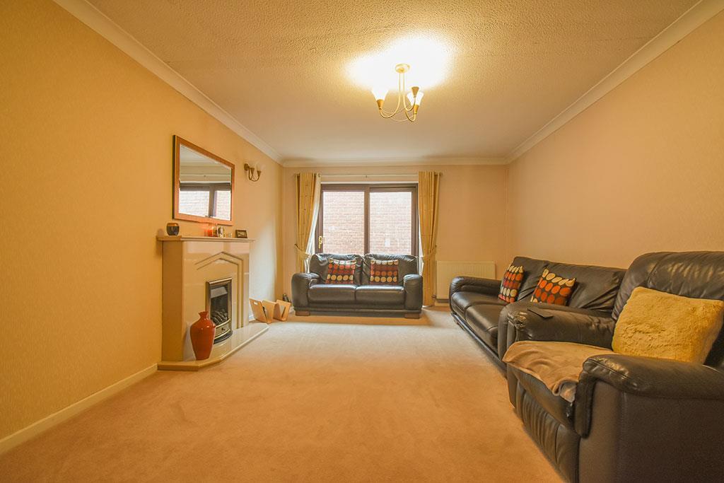 London Road, Blackburn 4 bed end of terrace house £200,000