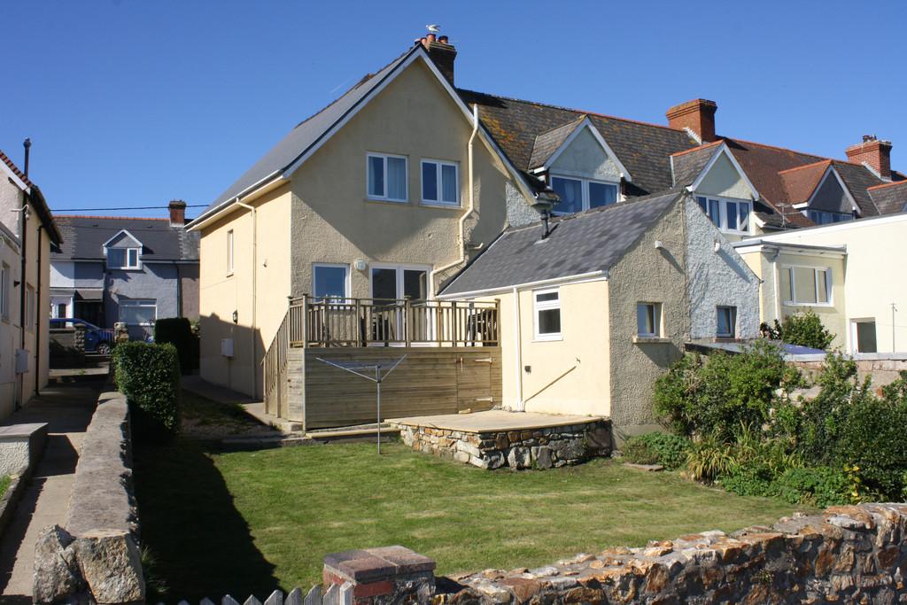 Harbour Village, Goodwick 3 bed end of terrace house £155,000