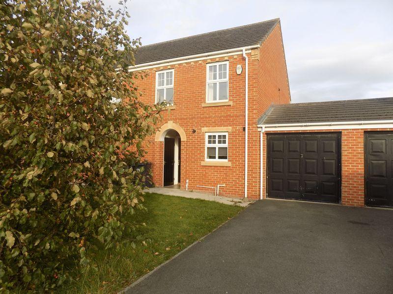 Moorfield Close, Darlington 3 bed semidetached house £650 pcm (£150 pw)