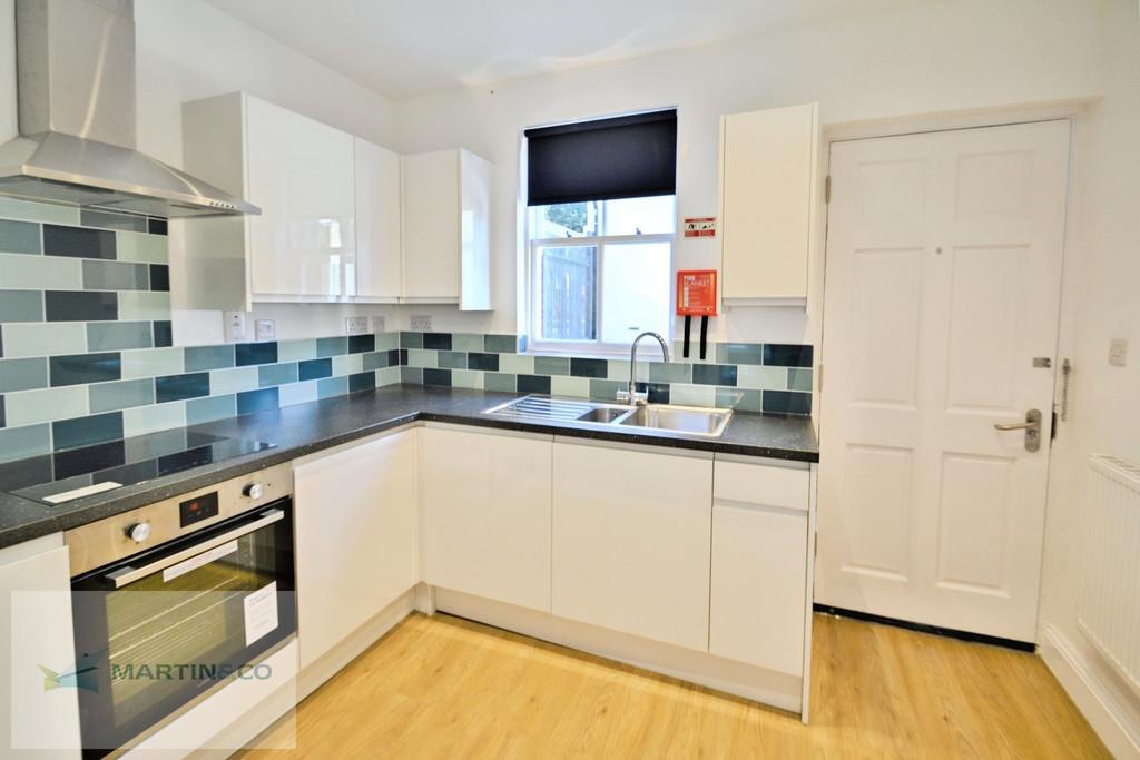 79c9d541-Kitchen