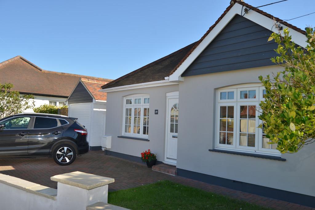St. Marys Road, BurnhamonCrouch 3 bed detached bungalow £400,000
