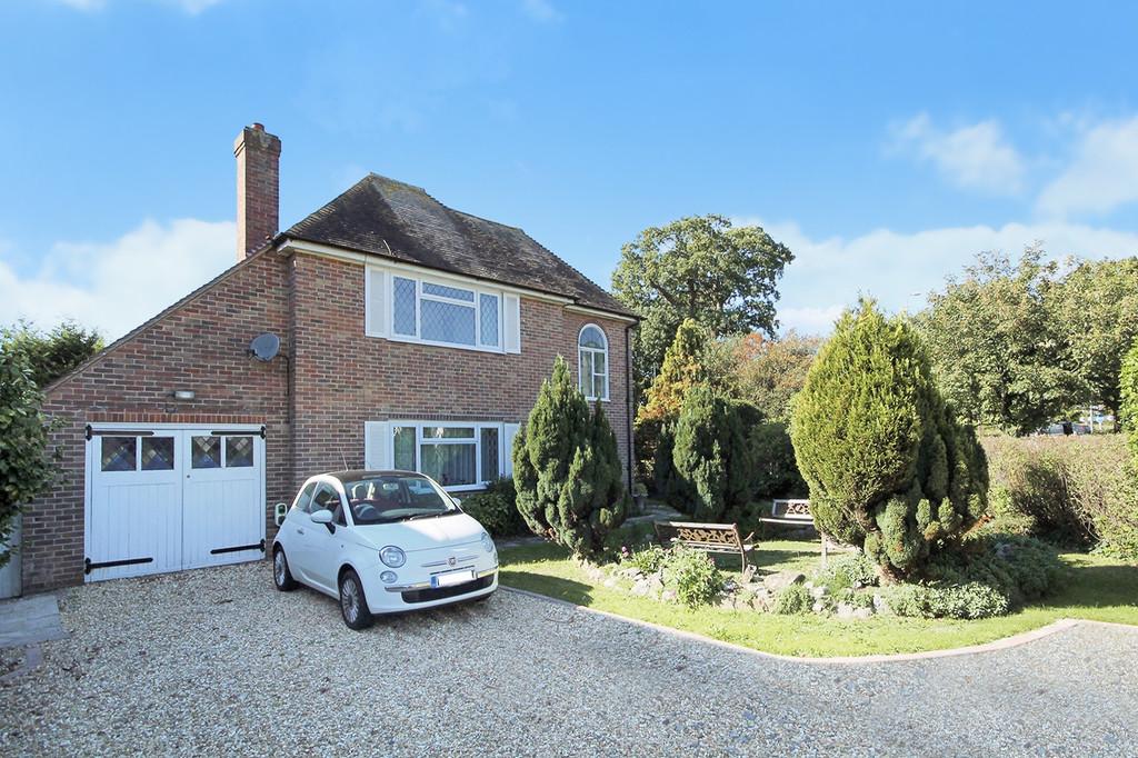 South Farm Road, Worthing, West Sussex BN14 7TL 3 bed detached house