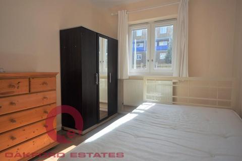 4 bedroom flat to rent, Burbage Close, Borough, London SE1