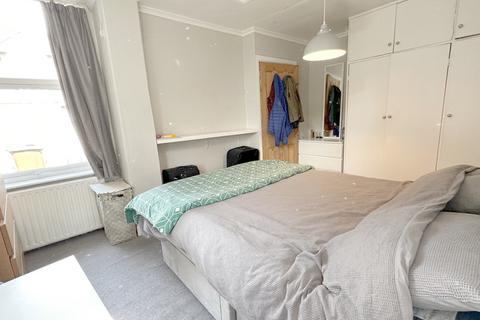 1 bedroom ground floor flat to rent, Lenton Nottingham NG7