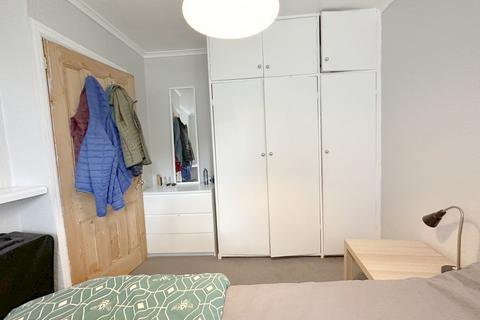 1 bedroom ground floor flat to rent, Lenton Nottingham NG7