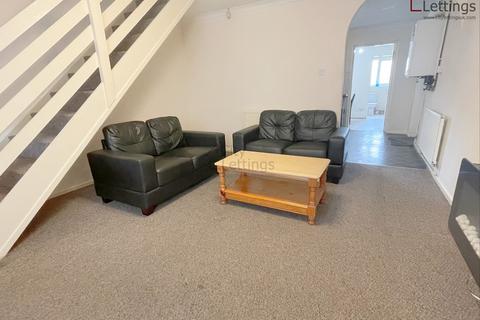 2 bedroom terraced house to rent, Alfreton Road, Nottingham