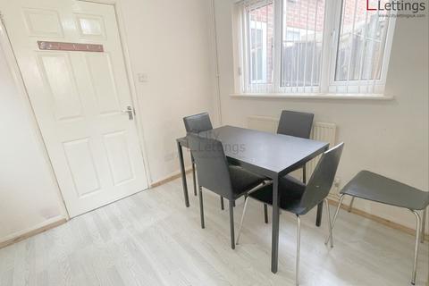 2 bedroom terraced house to rent, Alfreton Road, Nottingham