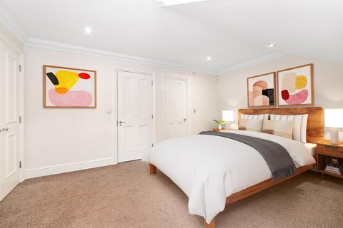 4 bedroom detached house to rent, Pont Street Mews, London, SW1X