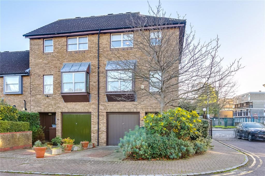 Whistlers Avenue, Walk, London 4 bed end of terrace house for