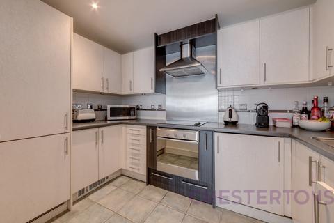 2 bedroom flat to rent, St. Davids Square, London