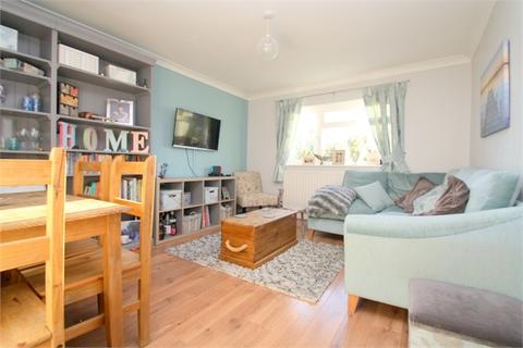 2 bedroom flat for sale - Heather Court, 109 Avondale Avenue, Staines, Middlesex