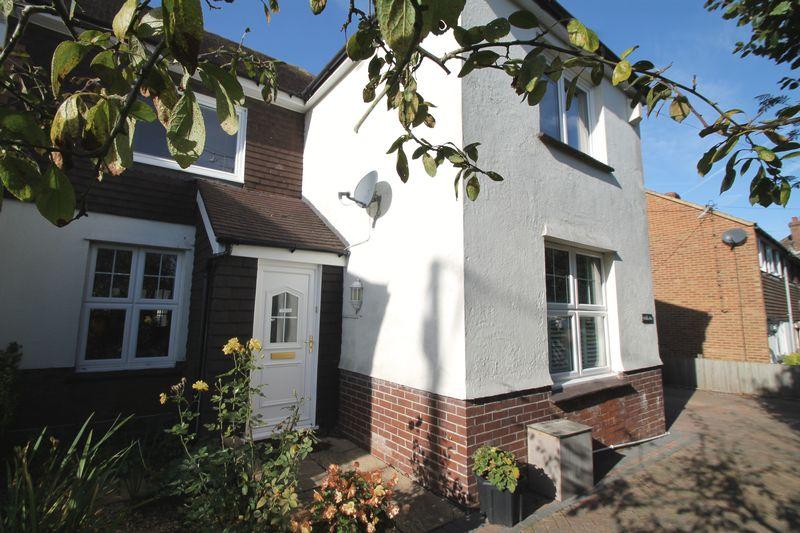Canterbury Road, Hawkinge, CT18 3 bed semidetached house £315,000