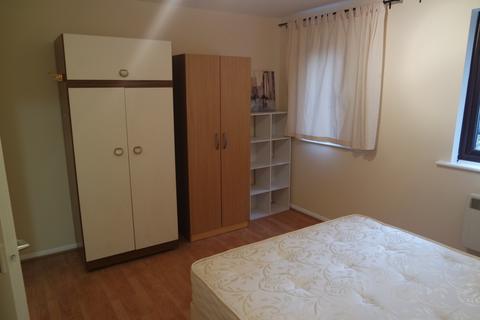 1 bedroom ground floor flat to rent, Bridge Meadows, London SE14