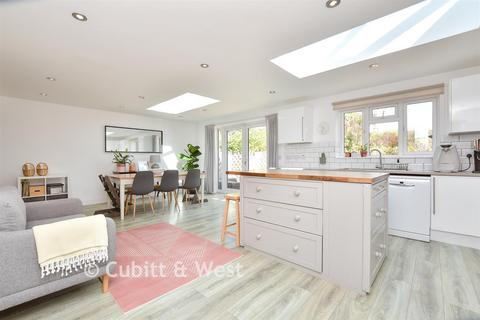 4 bedroom chalet for sale, Cannonside, Fetcham KT22