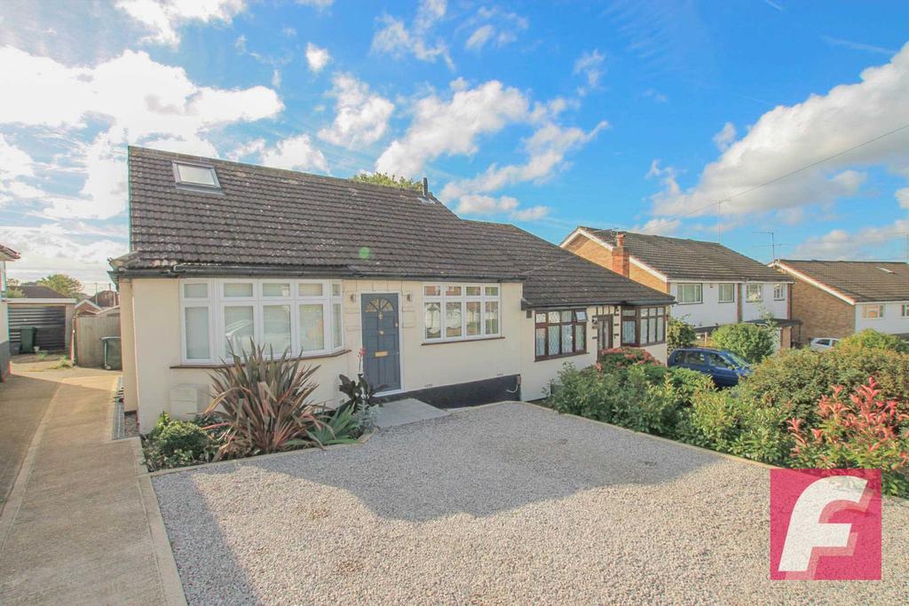 Penrose Avenue, Carpenders Park 2 bed semidetached bungalow £465,000